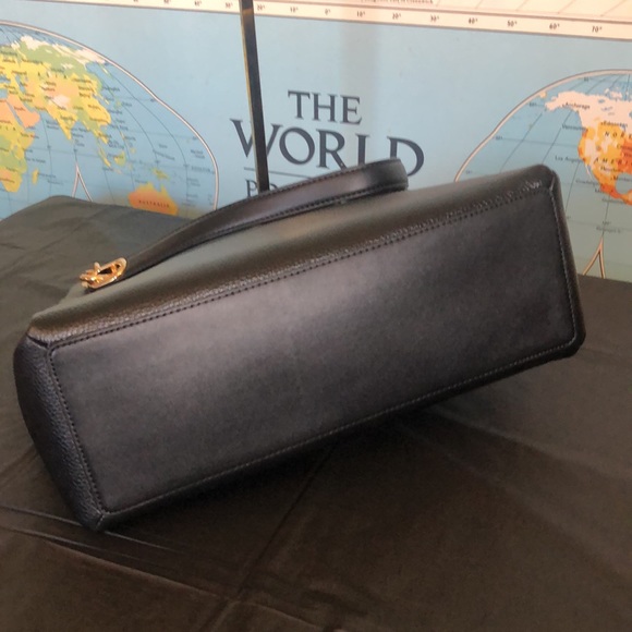 Trisha bag; Michael Kors new w/ tags large shoulder bag 3 compartments - Picture 10 of 12